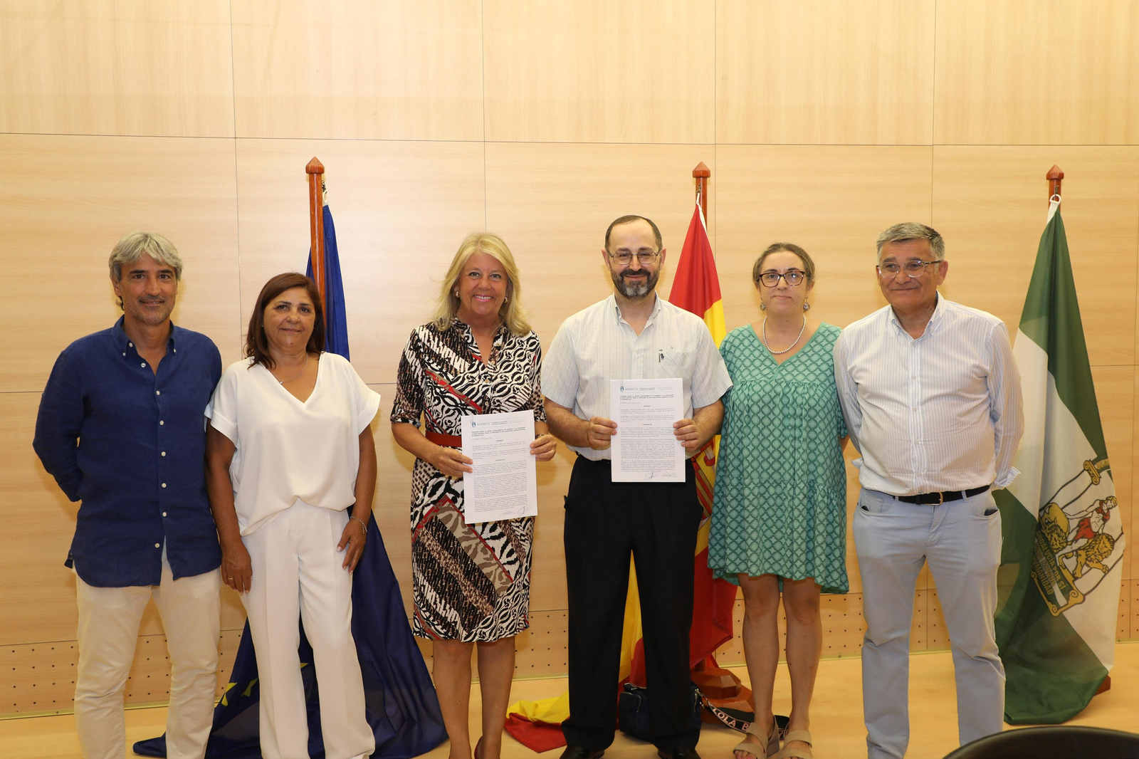 La firma del convenio entre el Ayuntamiento y la asociación Avance Positivo, en Marbella.