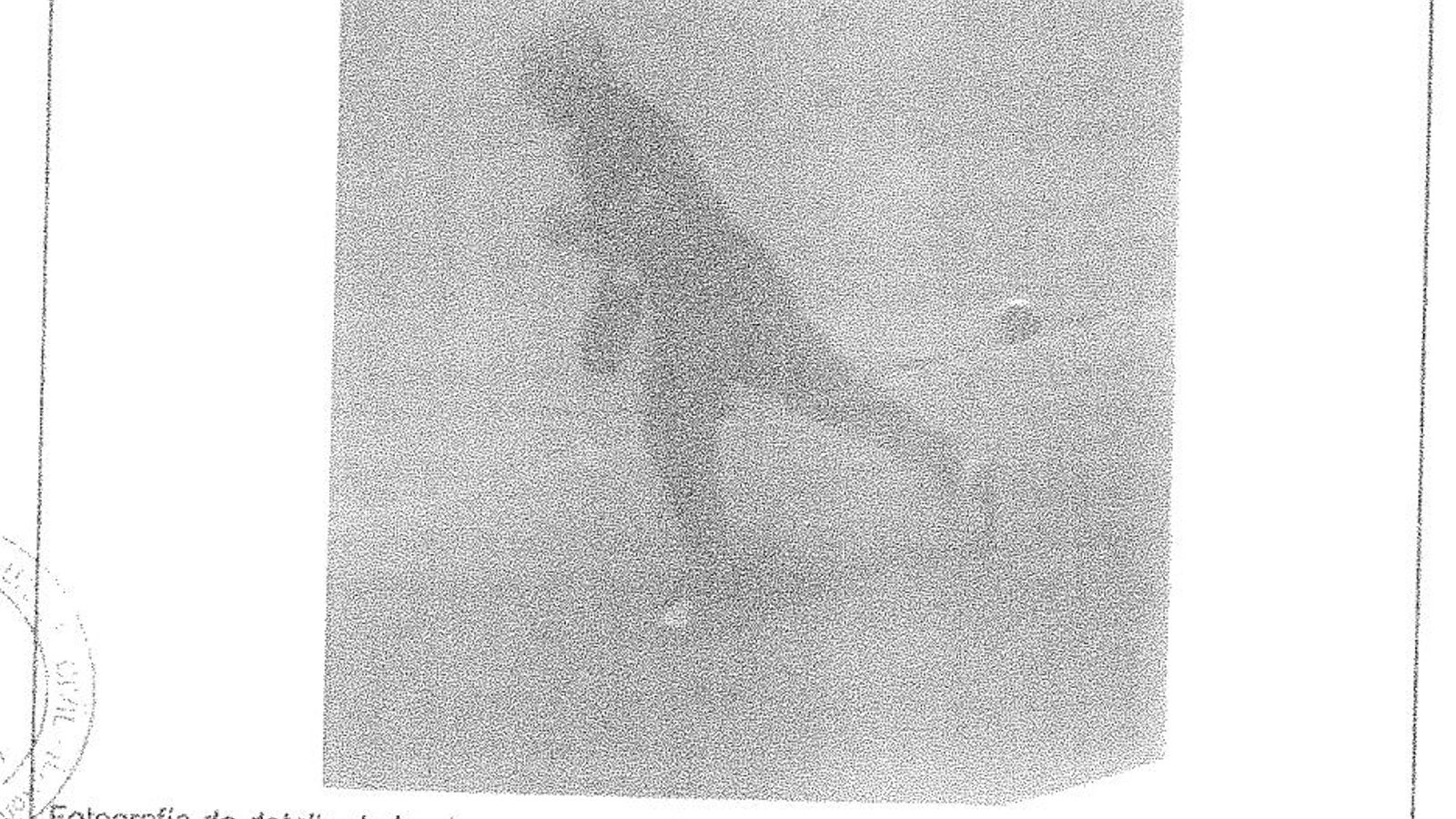 Uno de los fotogramas de la grabación que captó a dos hombres entrando y saliendo de la casa de Brett.