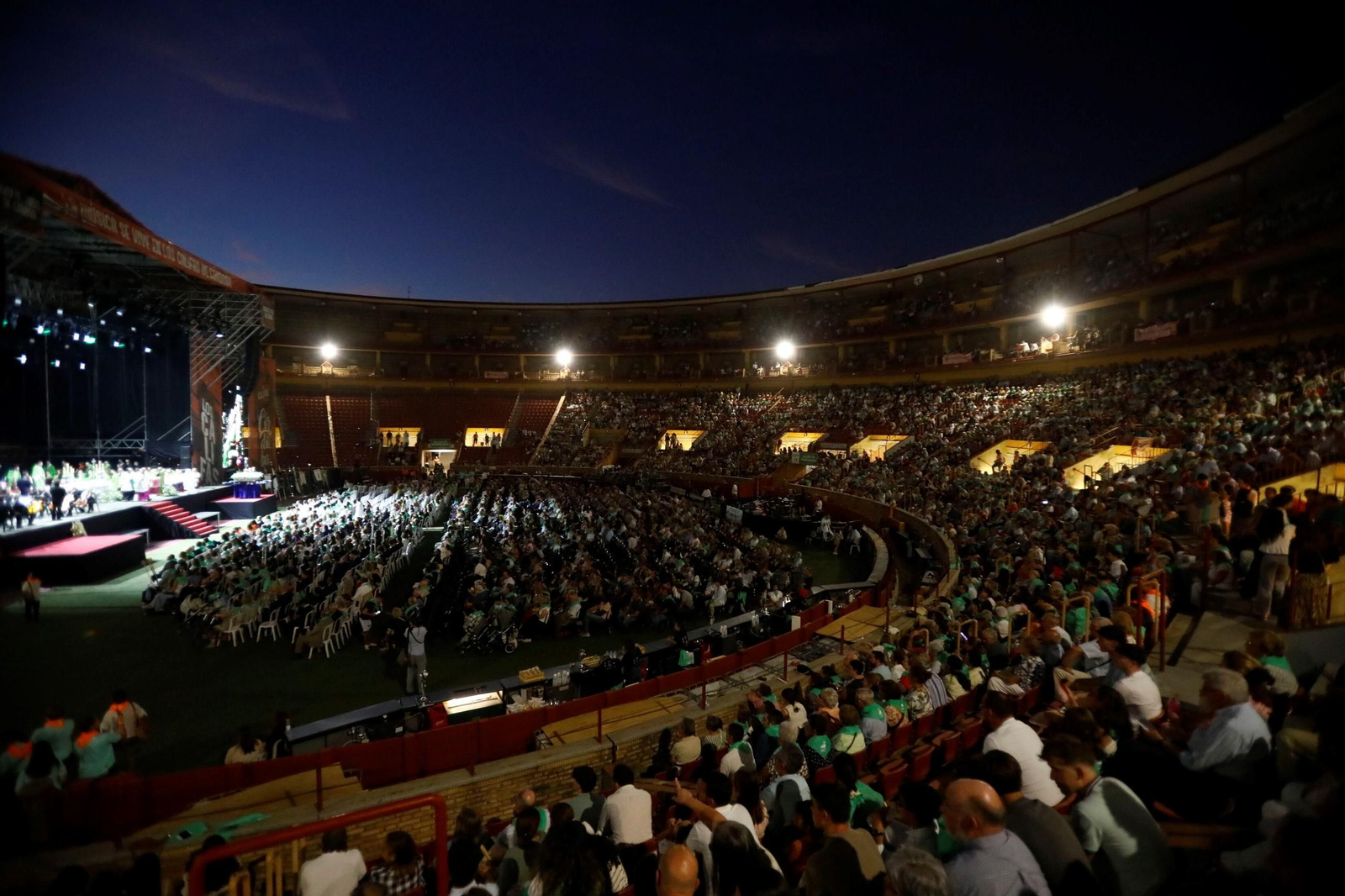 Miles de personas llenan la Plaza de Toros para los actos finales del Encuentro Jubilar Diocesano