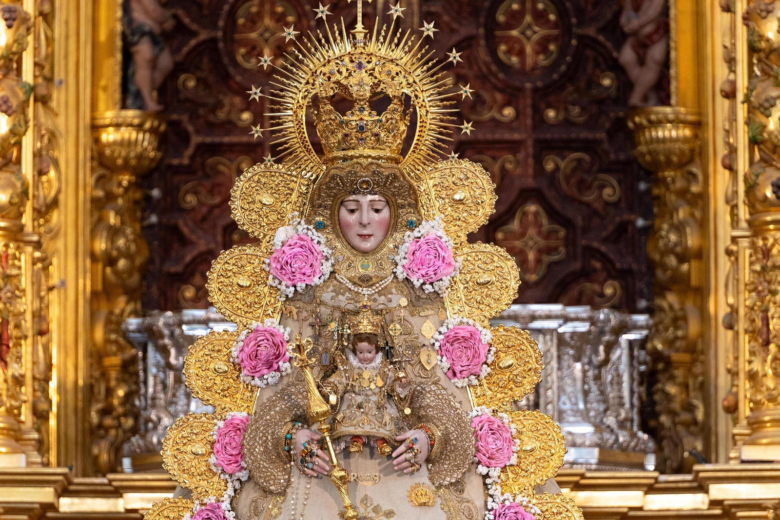 La Virgen del Rocío vuelve al culto tras su restauración