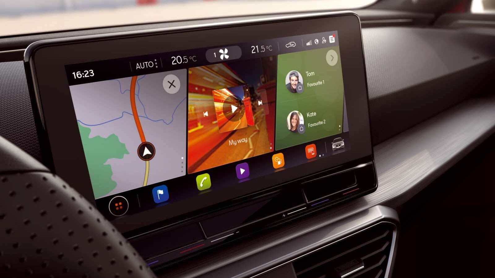 La pantalla central es táctil y cuenta con 10 pulgadas.