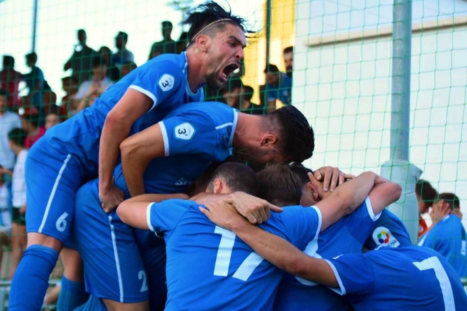 Jugadores de El Palo celebrando un gol. Jugadores de El Palo celebrando un gol.