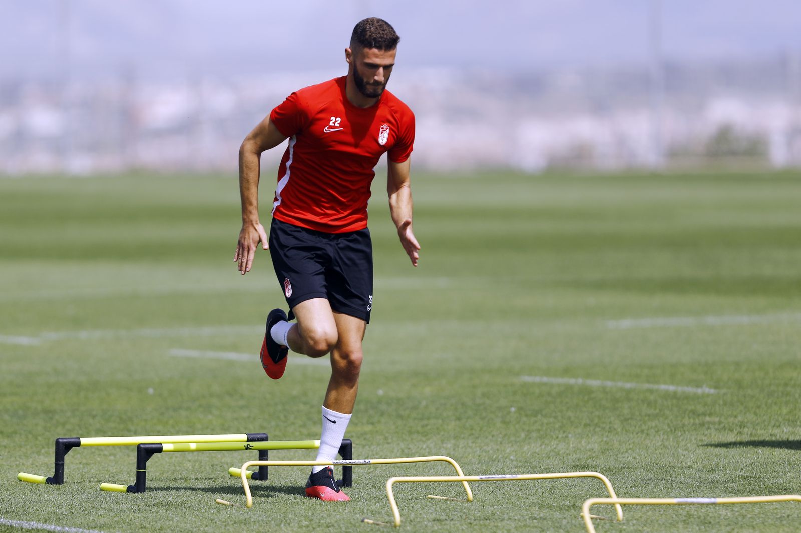 Domingos Duarte, en un entrenamiento del Granada.