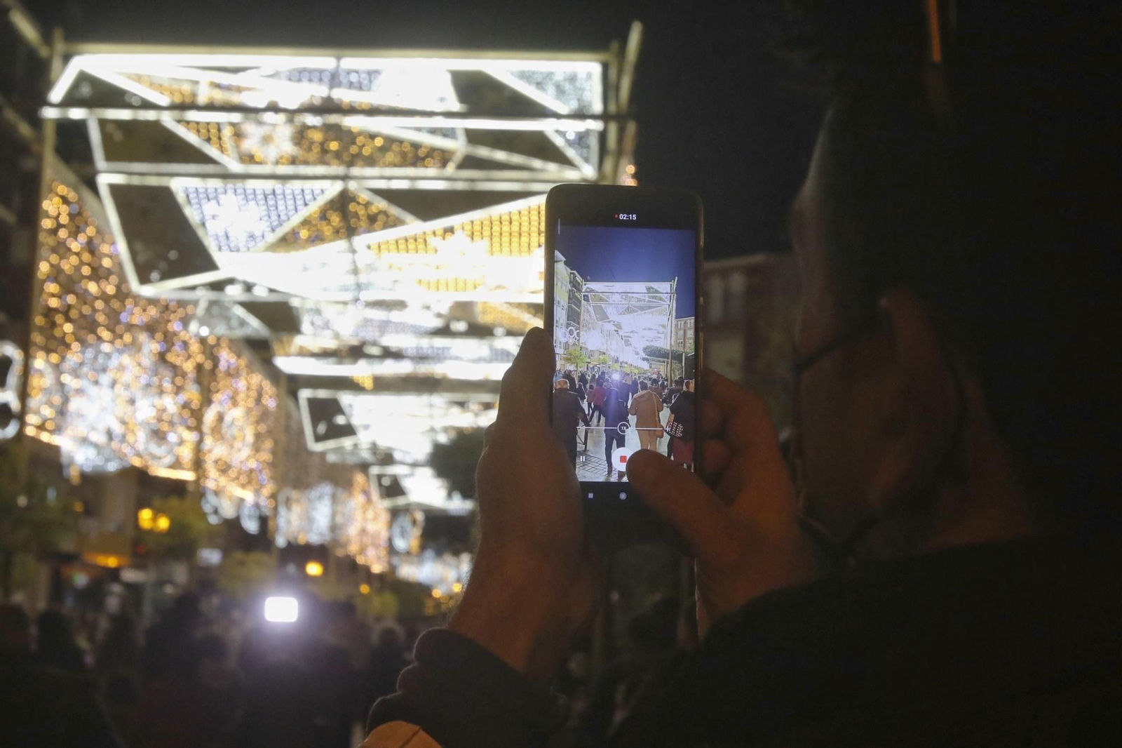 El encendido del espectacular alumbrado navideño de Puente Genil, en fotografías