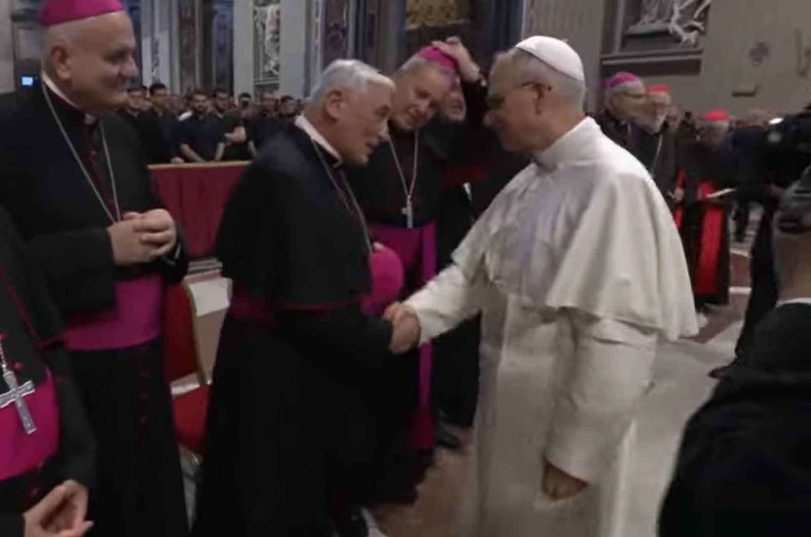 Rafael Zornoza saluda al Papa León XIV en una imagen de hace unos meses.