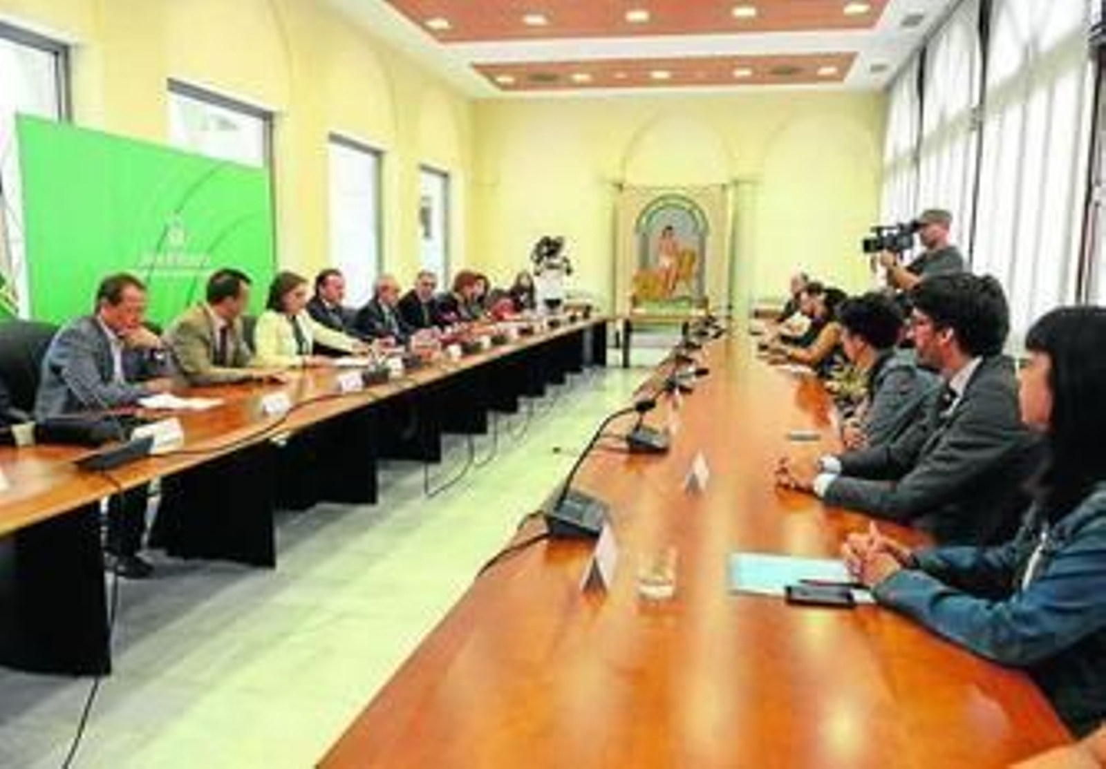 El foro se compone de 25 integrantes de diversos ámbitos.