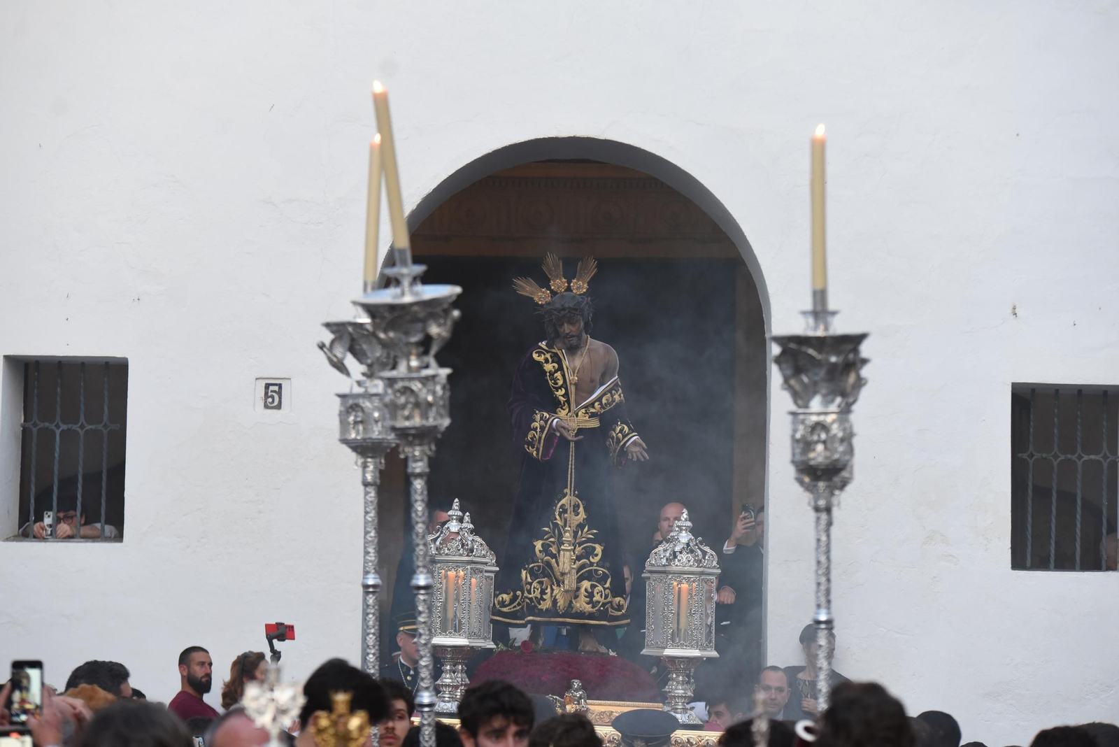 El vía crucis del Señor de la Humildad y Paciencia de Córdoba, en imágenes