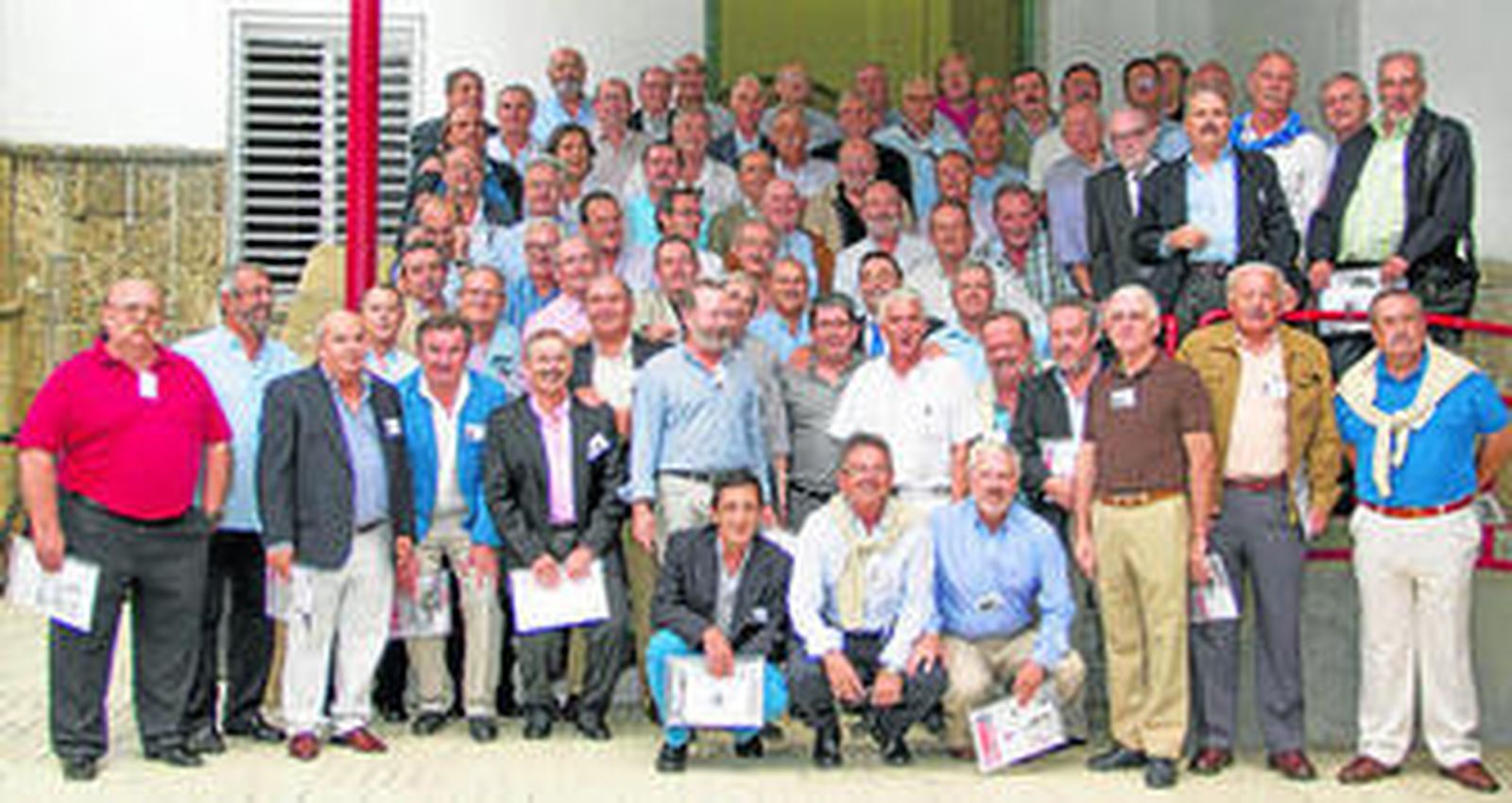 El centenar de miembros de la Promoción 1968-1969 que han participado en los actos del 45 aniversario de la misma.