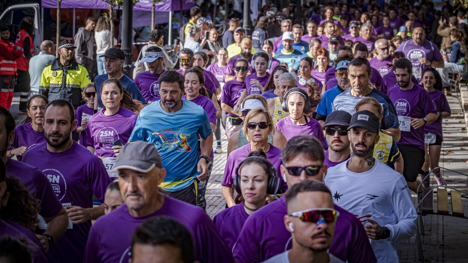Búscate entre las imágenes de la III Carrera de Cádiz por la Eliminación de la Violencia contra las Mujeres