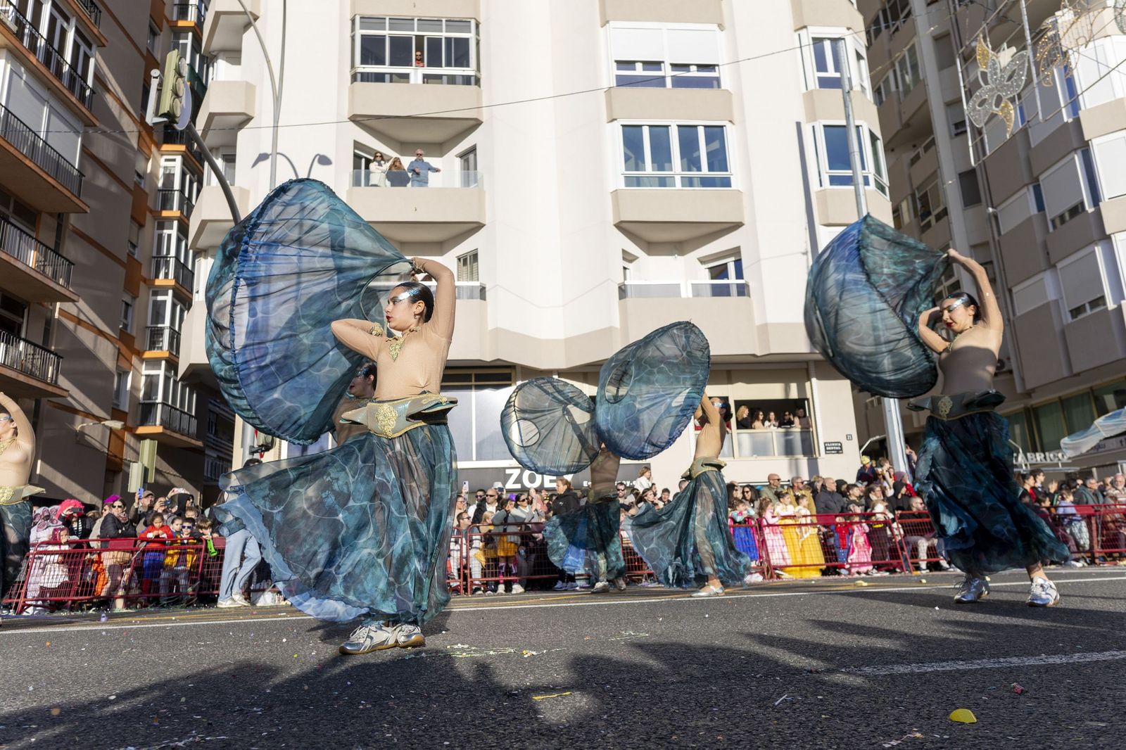 Las mejores imágenes de la Cabalgata del Carnaval de Cádiz 2026
