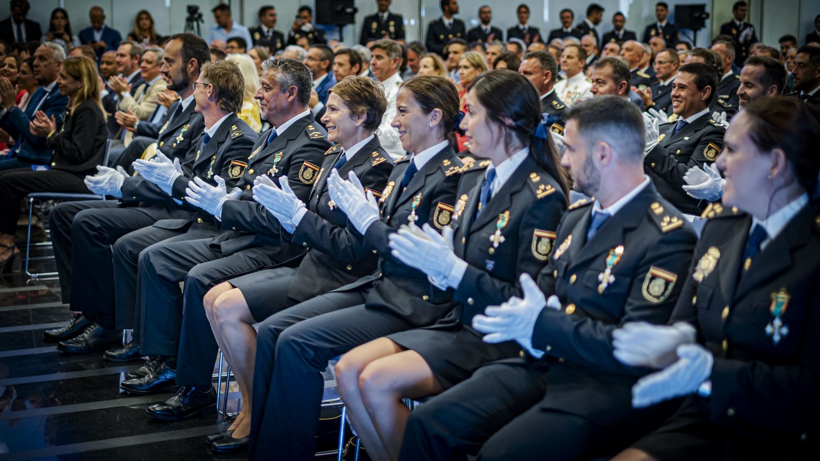 Las imágenes de la celebración del acto del Día de la Policía Nacional en Cádiz.