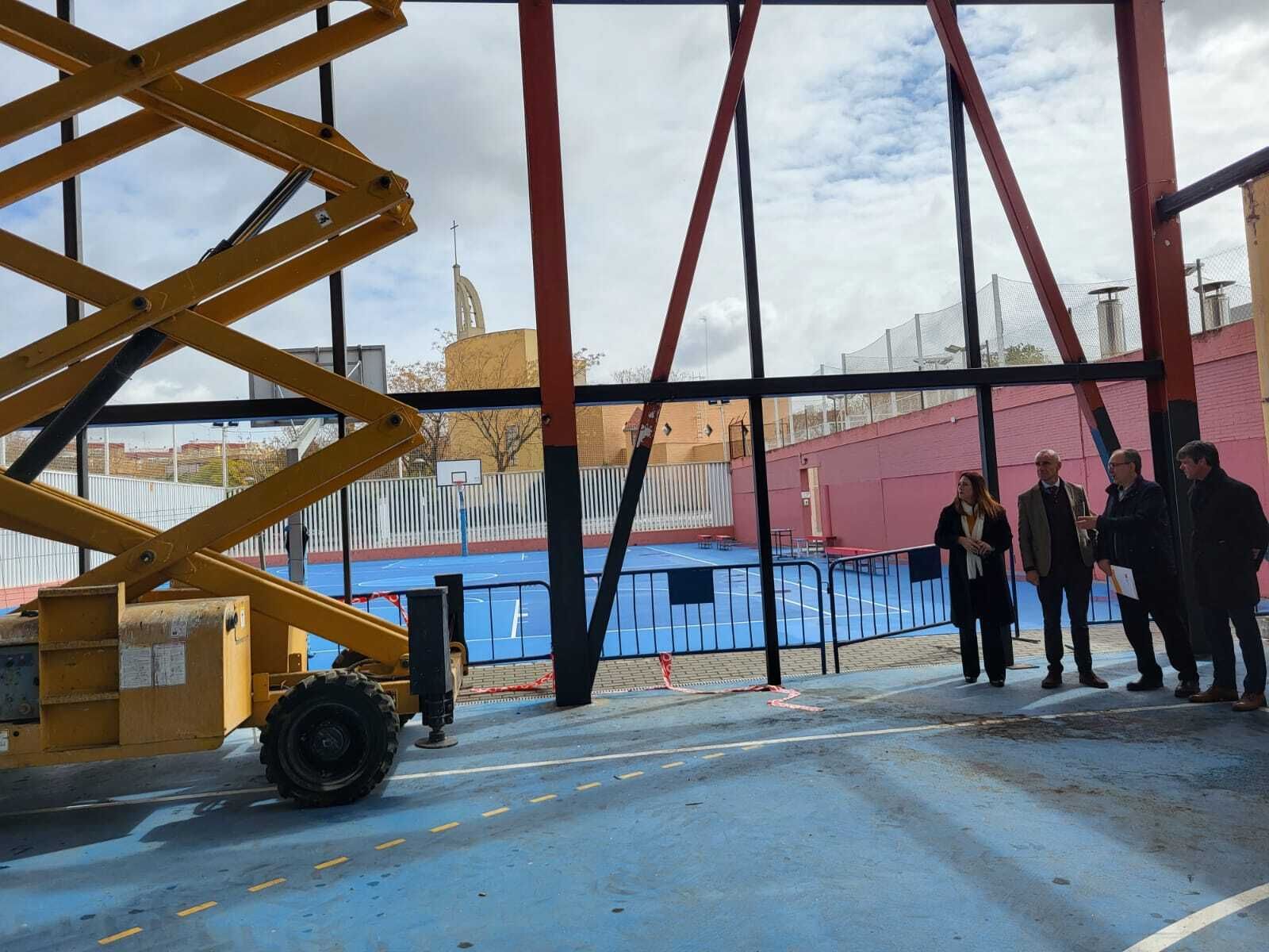 Un momento de la visita del alcalde al barrio del Tiro de Línea.