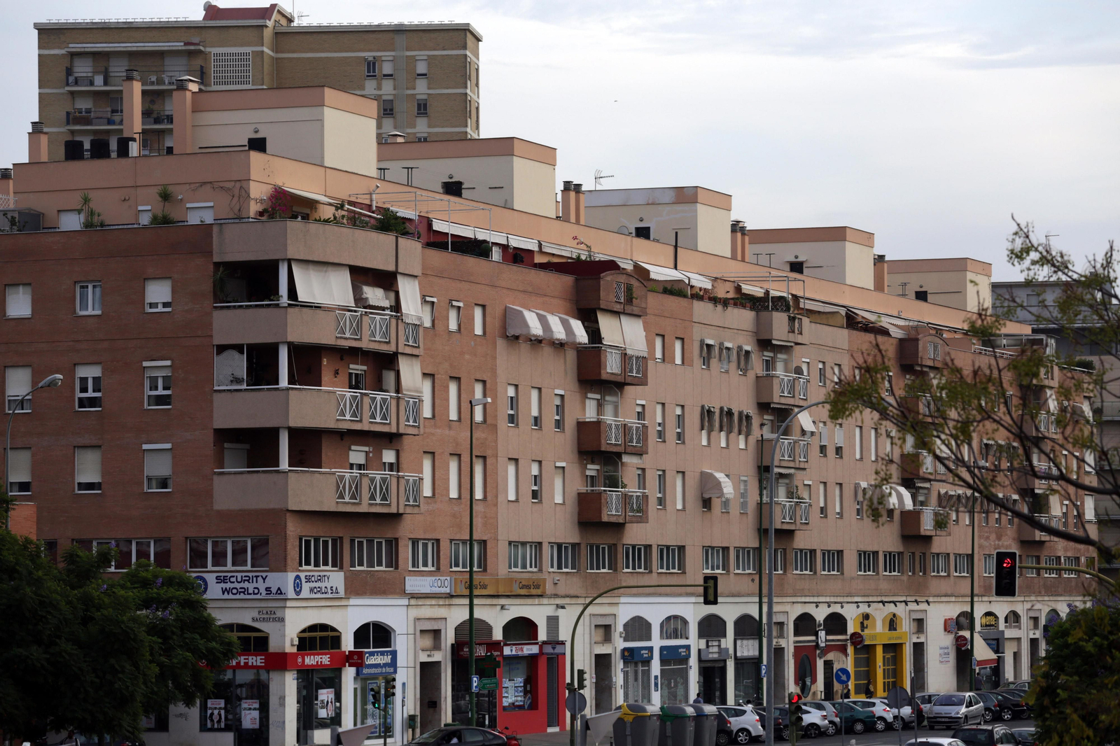 El tramo de la Buhaira más cercano a Santa Justa hace caer el precio de los locales de la calle.