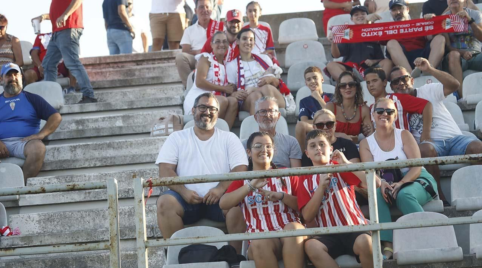 Búscate entre los aficionados del Algeciras CF - Sevilla Atlético en el Nuevo Mirador