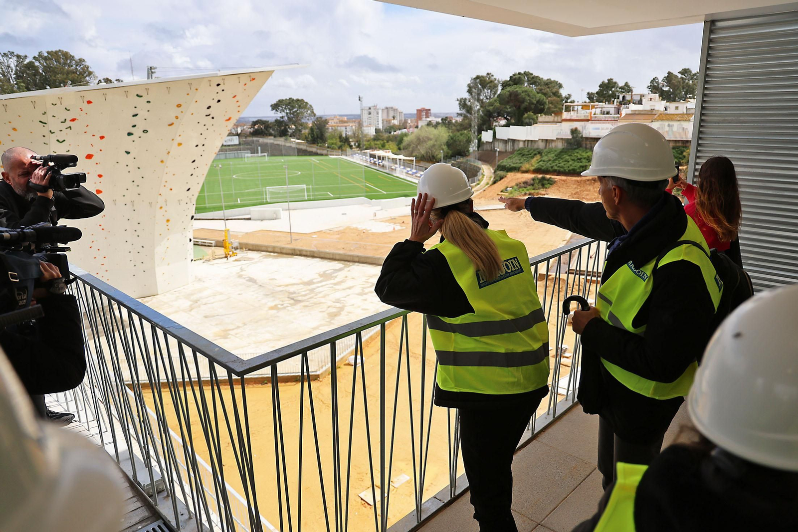 Imágenes de la visita a las obras de la Ciudad Deportiva de Huelva