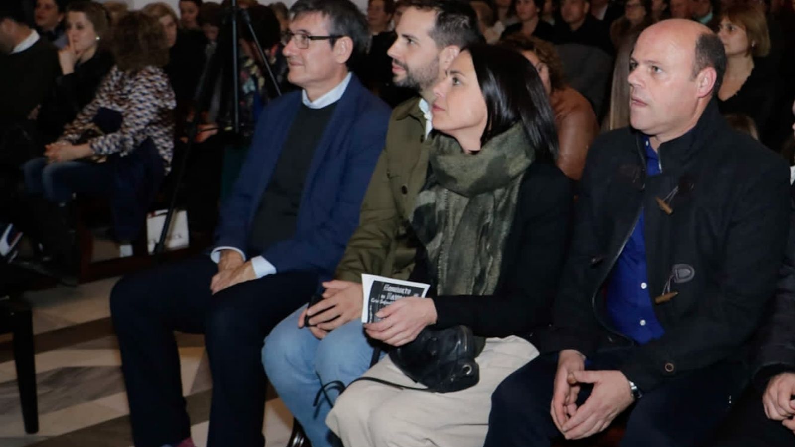 El alcalde, Manuel Cortés, asistió al concierto junto a varios concejales de su equipo.