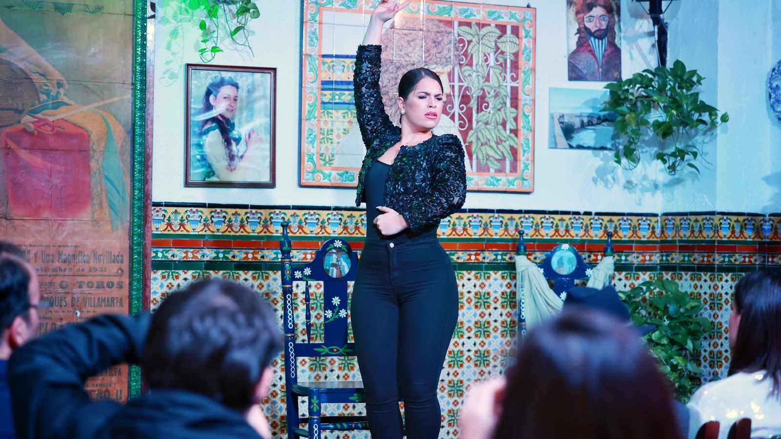 Paula Sierra, durante su actuación ante El Carrete de Málaga, en la Venta de Vargas.