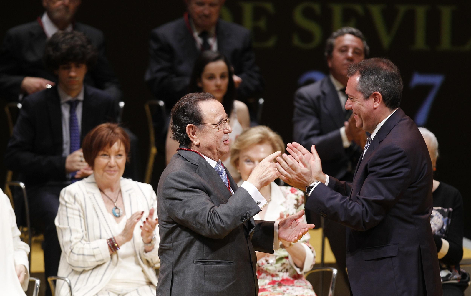 La entrega de las medallas de Sevilla, en imágenes