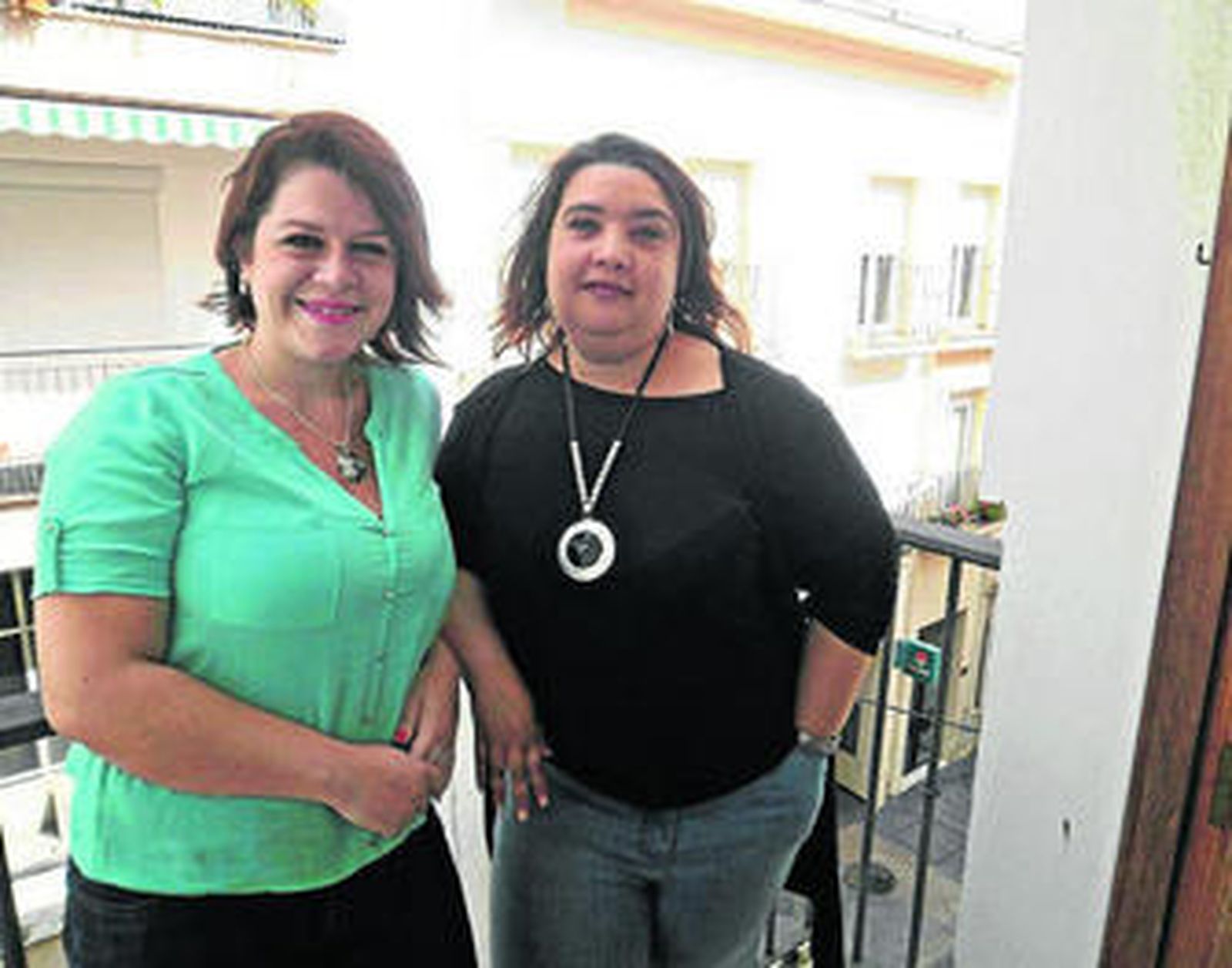 Miriam Romo y Elvira Colimón, de enfermeras a regentar su propio negocio.