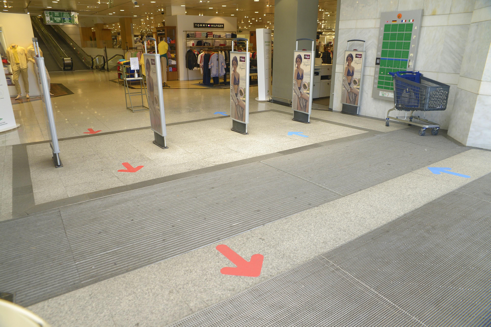 Fotos de los centros comerciales de Algeciras al inicio dela fase 2