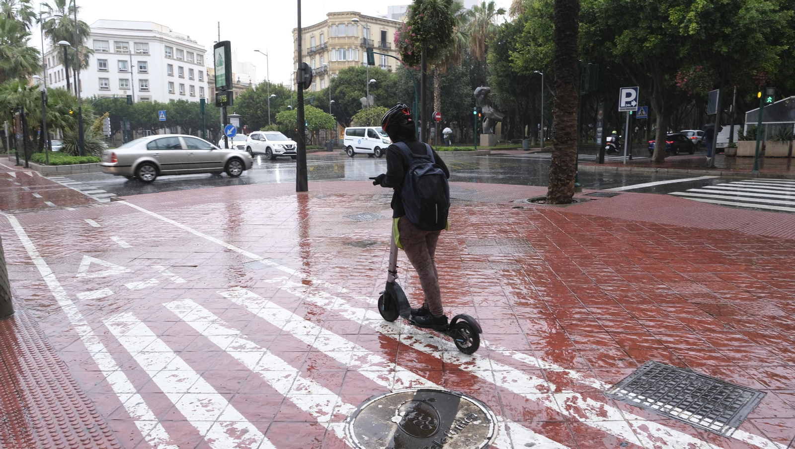 Los almerienses expresan su alegría por la lluvia