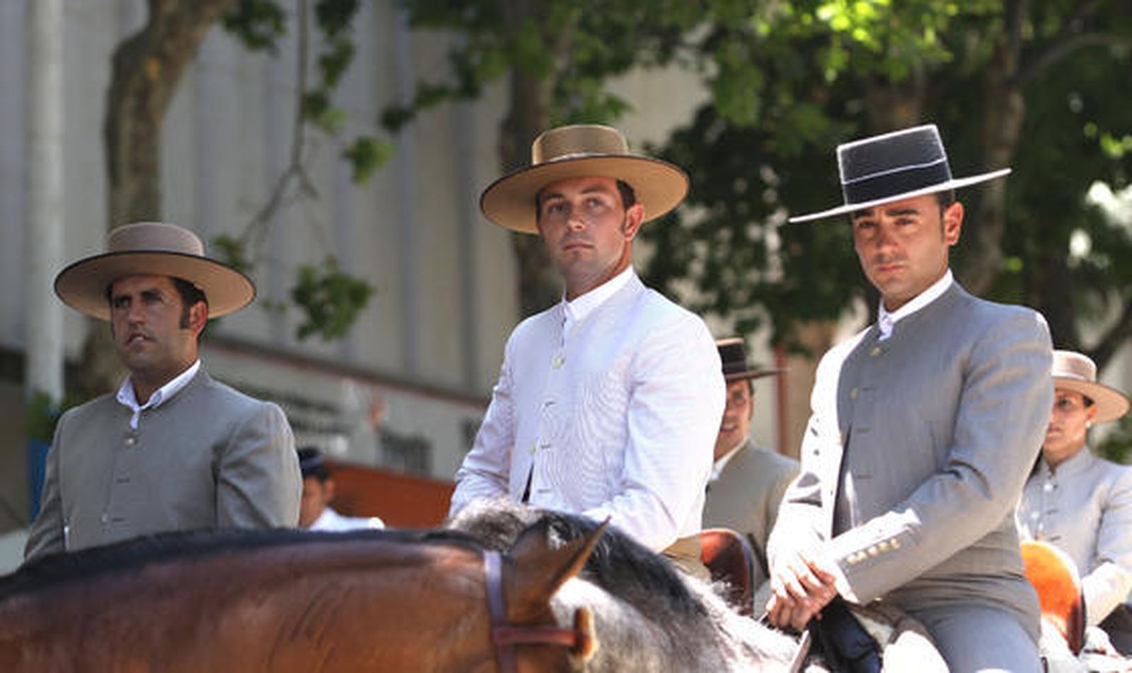 Los algecireños viven intensamente la jornada del sábado en la Feria.   Foto: Vanessa Perez