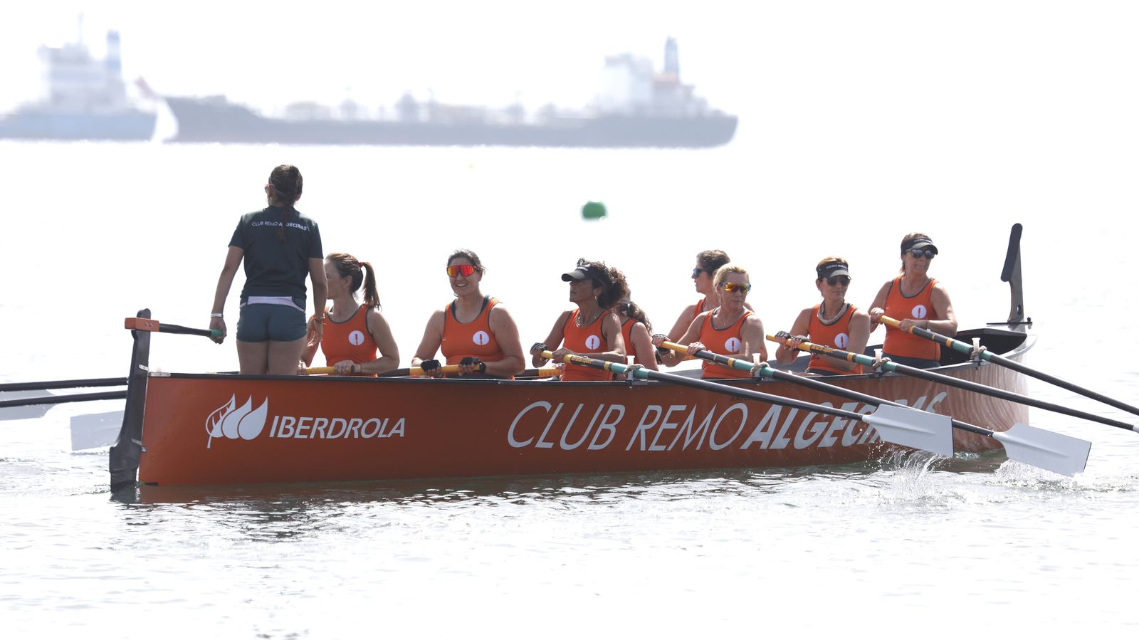 Las fotos de la primera jornada del Campeonato de España de remo en banco fijo LLaut de La Línea