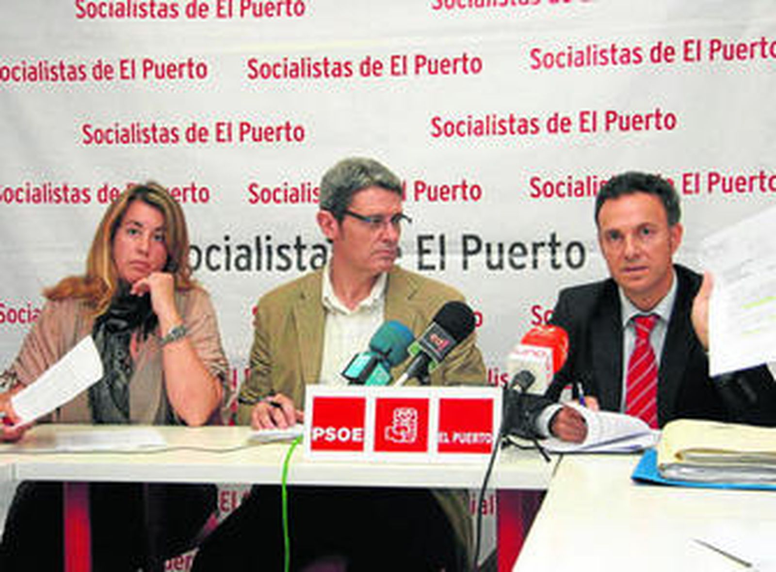 El concejal David de la Encina, junto a García de Quirós y María del Carmen Matiola.