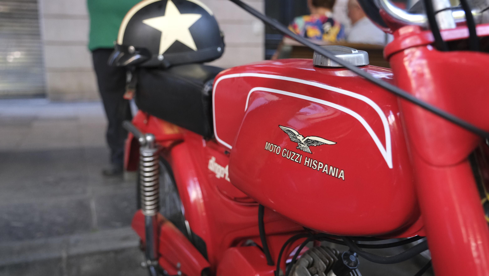 Las motos antiguas dan brillo a la Feria de Almería