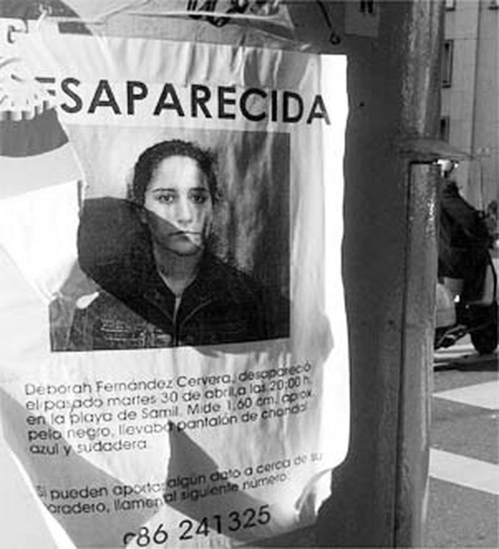 Cartel de la búsqueda de Deborah Fernández