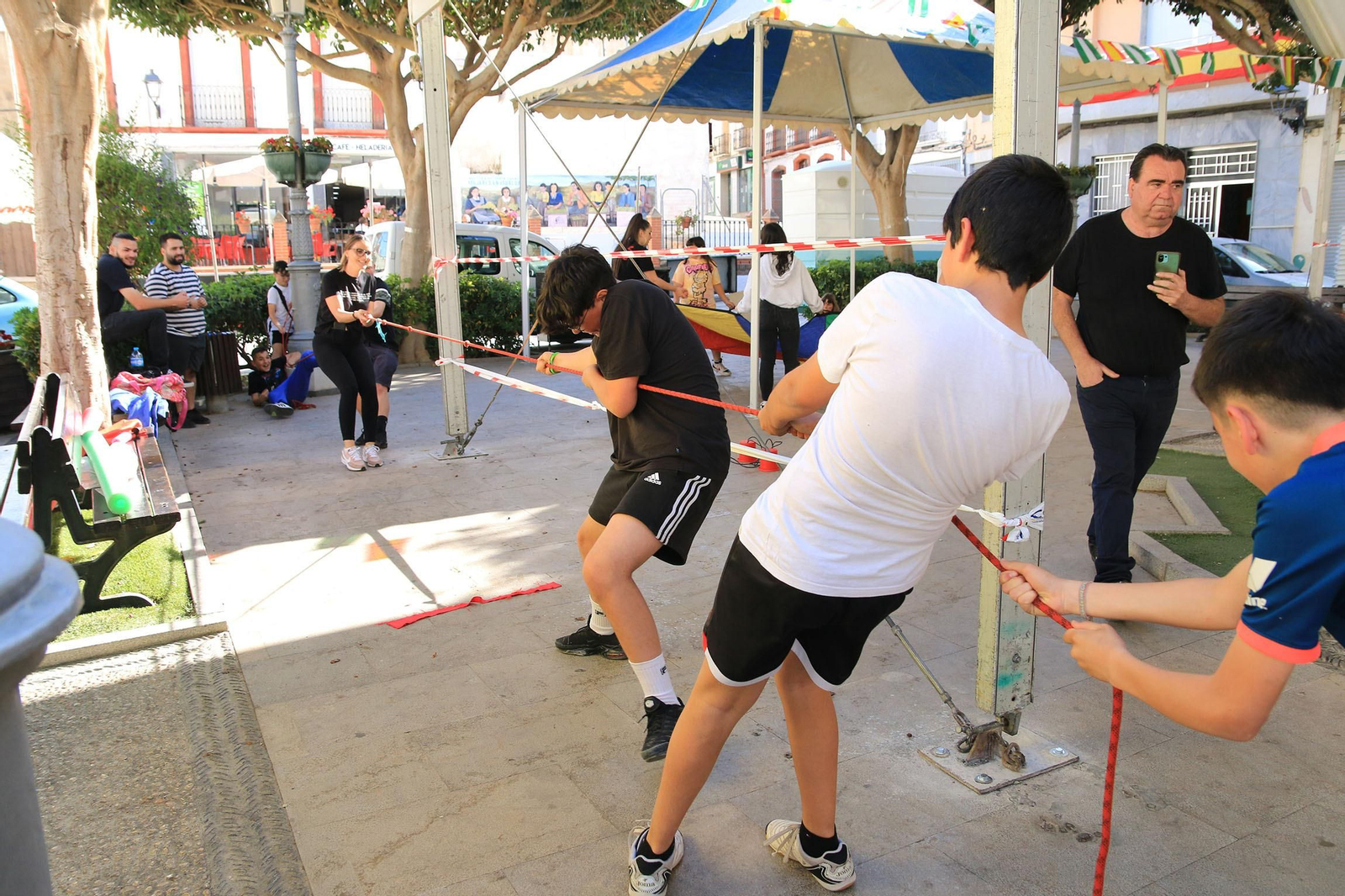 Los niños se divierten en las fiestas de Canjáyar
