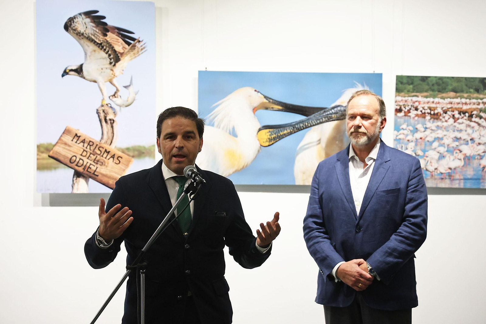Imágenes de la inauguración de la muestra fotográfica 'Marismas del Odiel. Un paraje por descubrir'. En el Centro Cultural 'José Luis García Palacios'