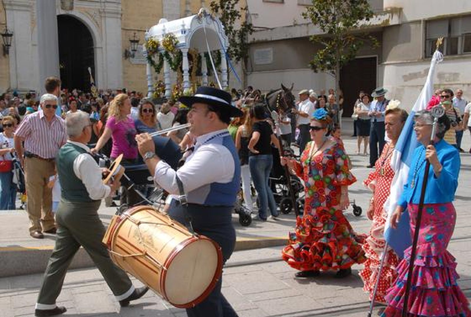 La hermandad de San Fernando comenzó su camino. /Rioja