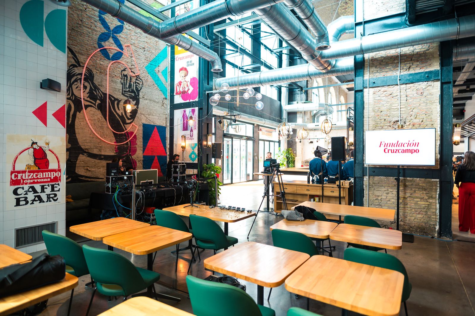 Las fotos de jugadores del Betis y del Sevilla en la Cruzcampo