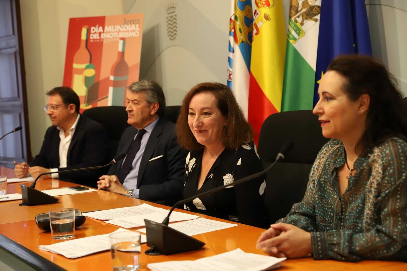 Antonio Mariscal, César Saldaña, Isabel Gallardo y Nela García, este lunes, durante la presentación.
