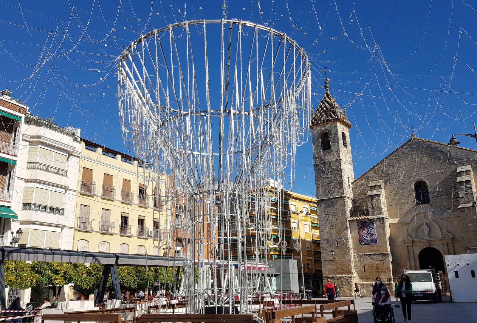 Montaje del poblado navideño de Lucena.