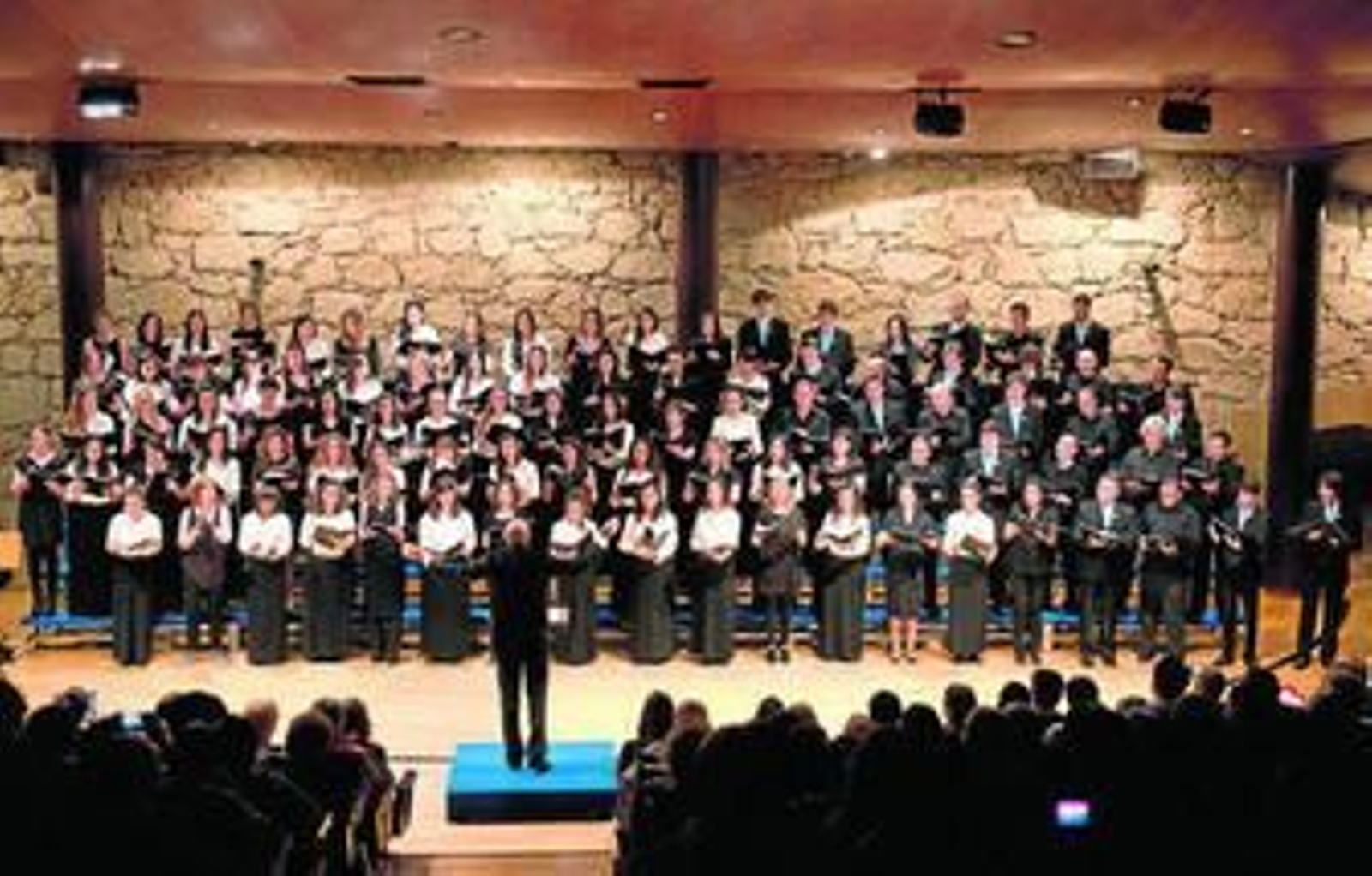 El coro de la Fundación asturiana, durante una de sus últimas actuaciones.