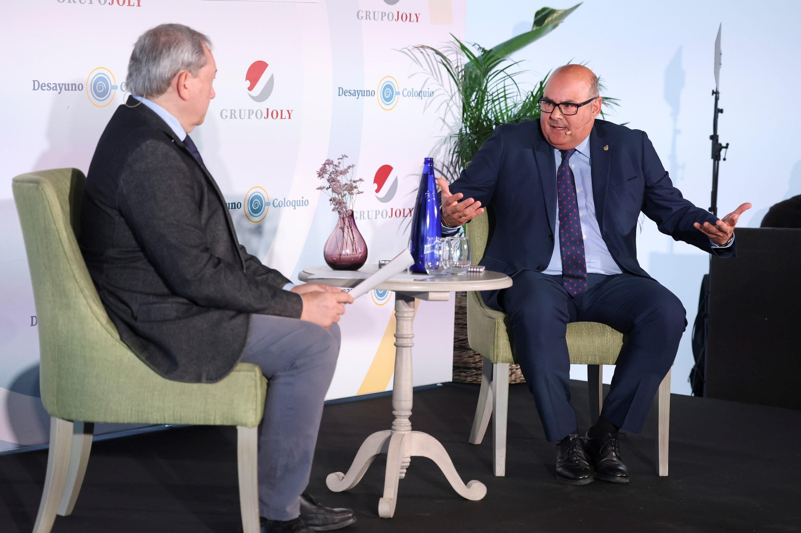 Las fotos que deja el desayuno-coloquio con el alcalde de Vélez-Málaga