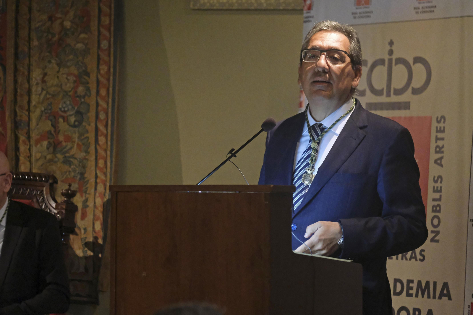 El ingreso del presidente de la Fundación Cajasol, Antonio Pulido, en la Real Academia de Córdoba, en imágenes