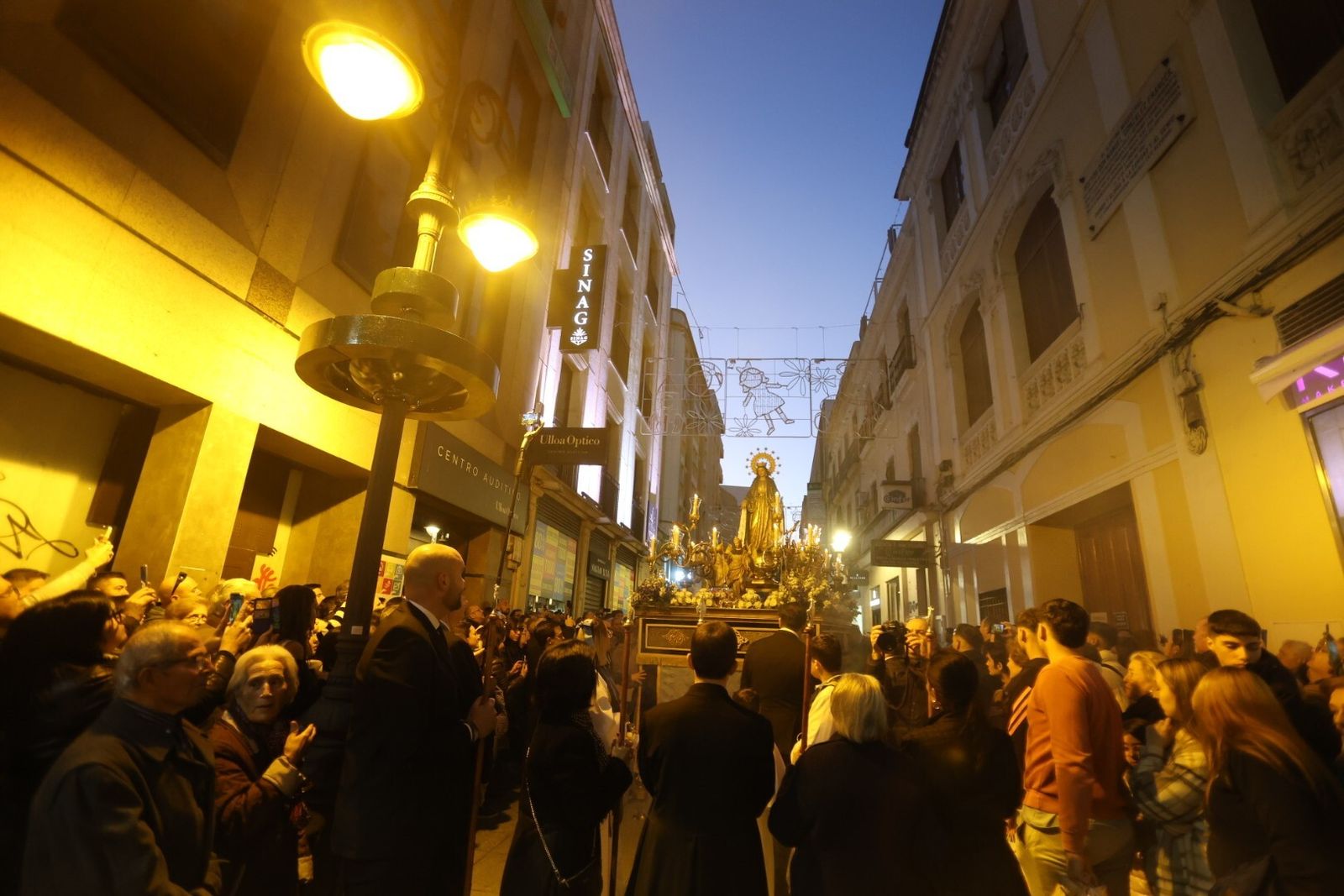La procesión de la Virgen de la Milagrosa de Córdoba, en imágenes