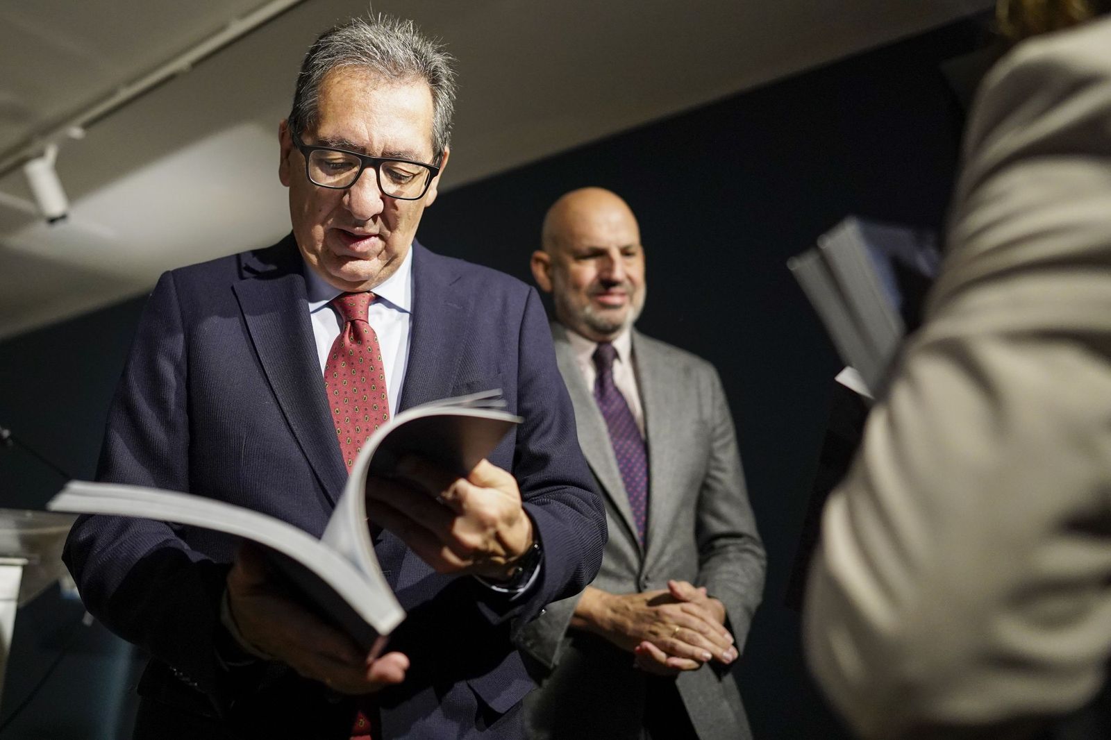 La inauguración de la exposición de Cayetano Gonzalez en Fundación Cajasol, todas las fotos