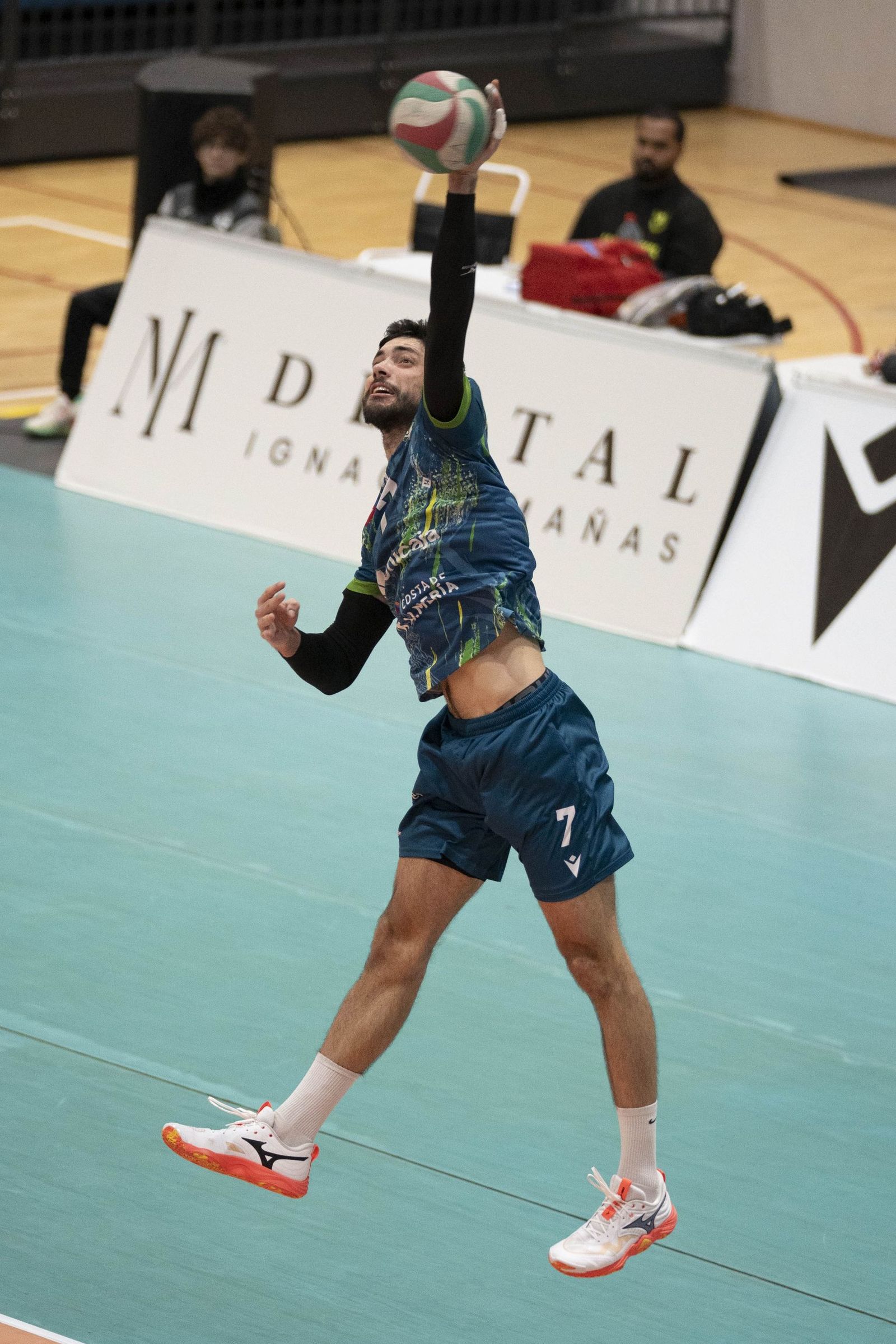 Las imágenes del partido entre Unicaja Costa de Almería y Pamesa Teruel de Superliga de voleibol