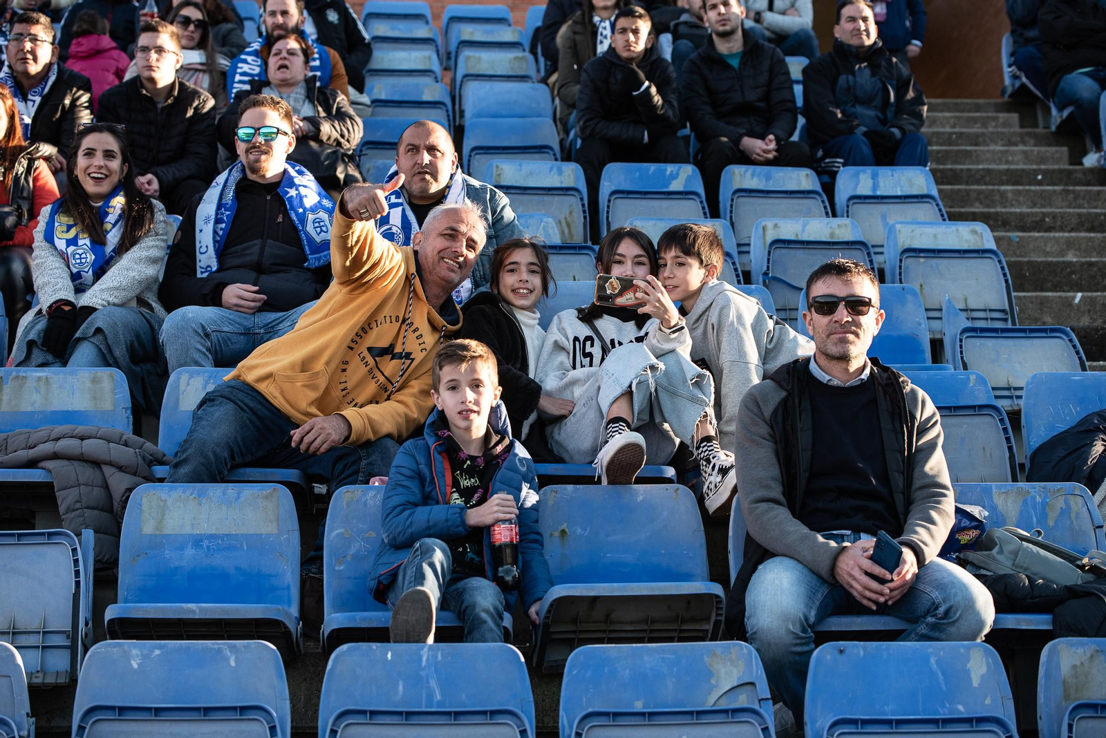 Imágenes de la afición en el Recreativo - San Roque