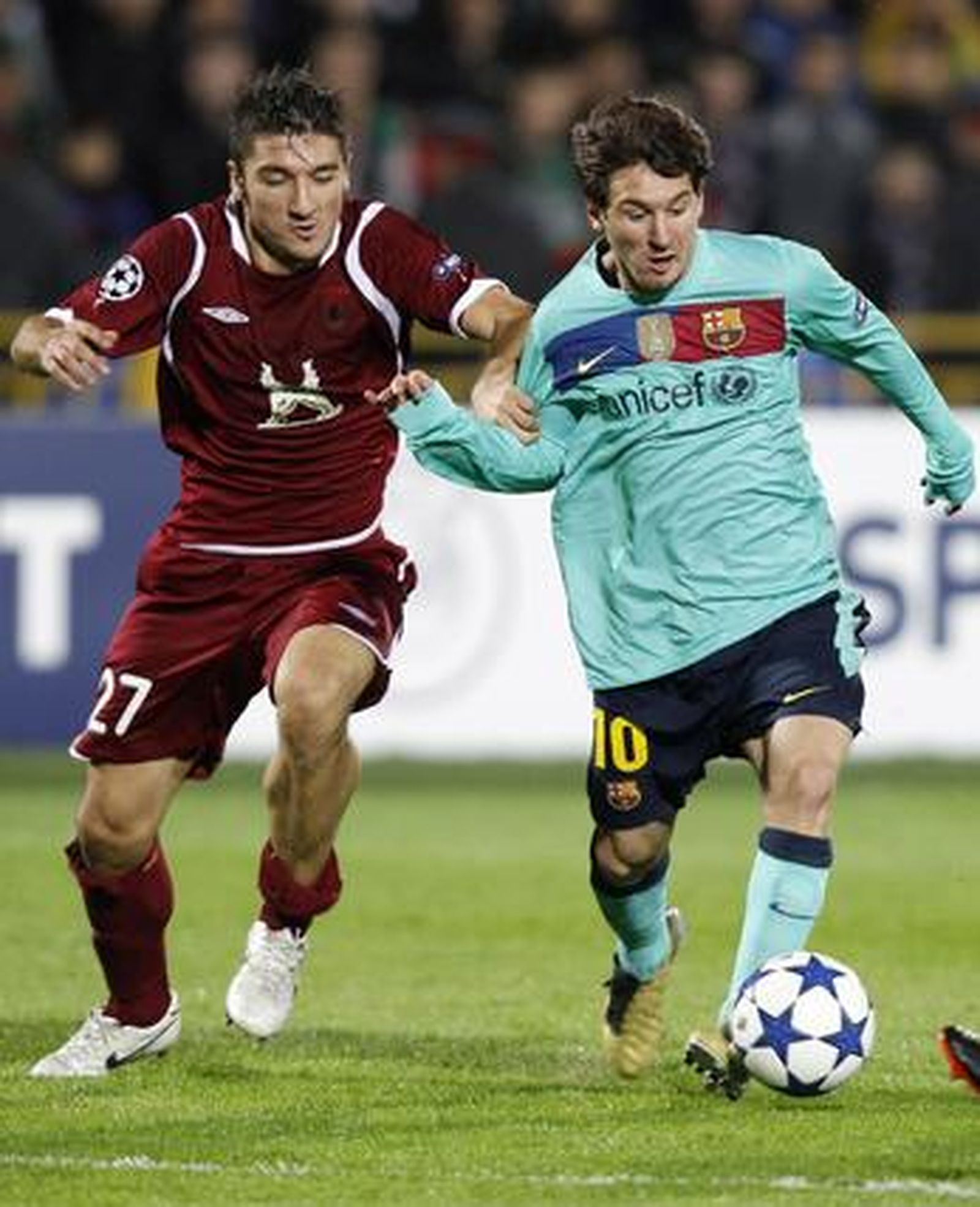 El Barcelona no puede pasar del empate en Rusia frente al Rubin. / Reuters