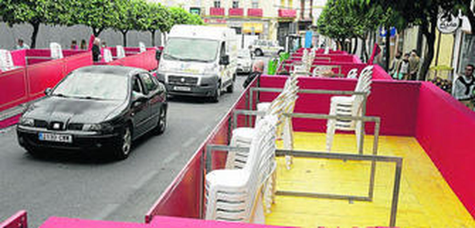 Palcos de Semana Santa en la calle Claudio Marcelo.