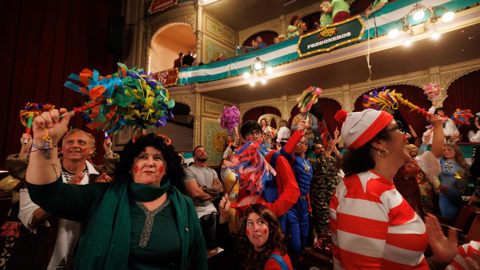 Búscate entre las mejores imágenes de la final del COAC 2025 del Carnaval de Cádiz