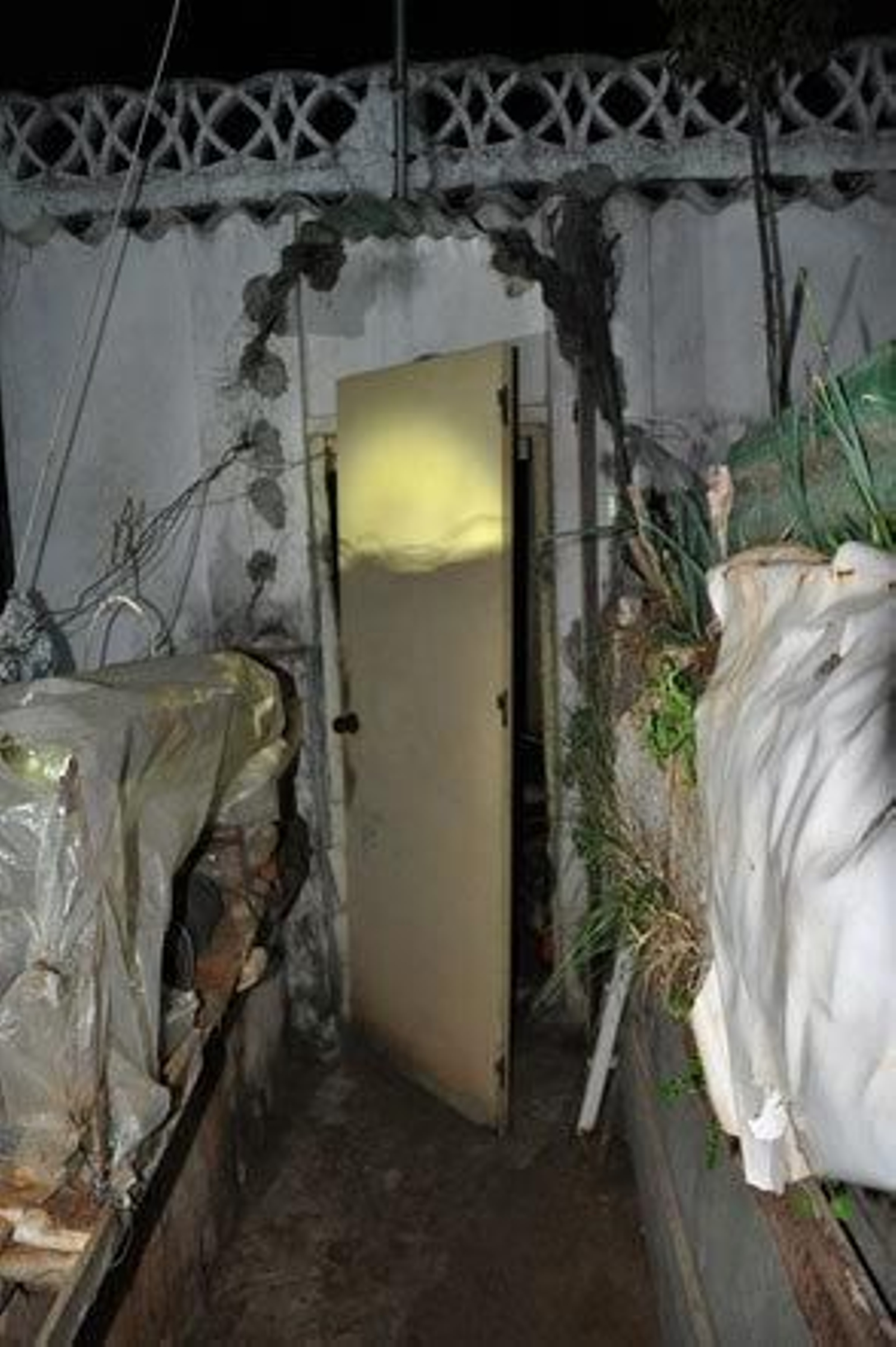 Dos hermanos encerraron a otro varios años en un palomar sin agua y desnudo