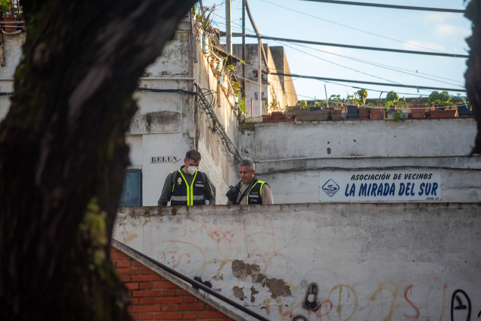El despliegue policial en Sector Sur tras el apuñalamiento de un hombre, en imágenes