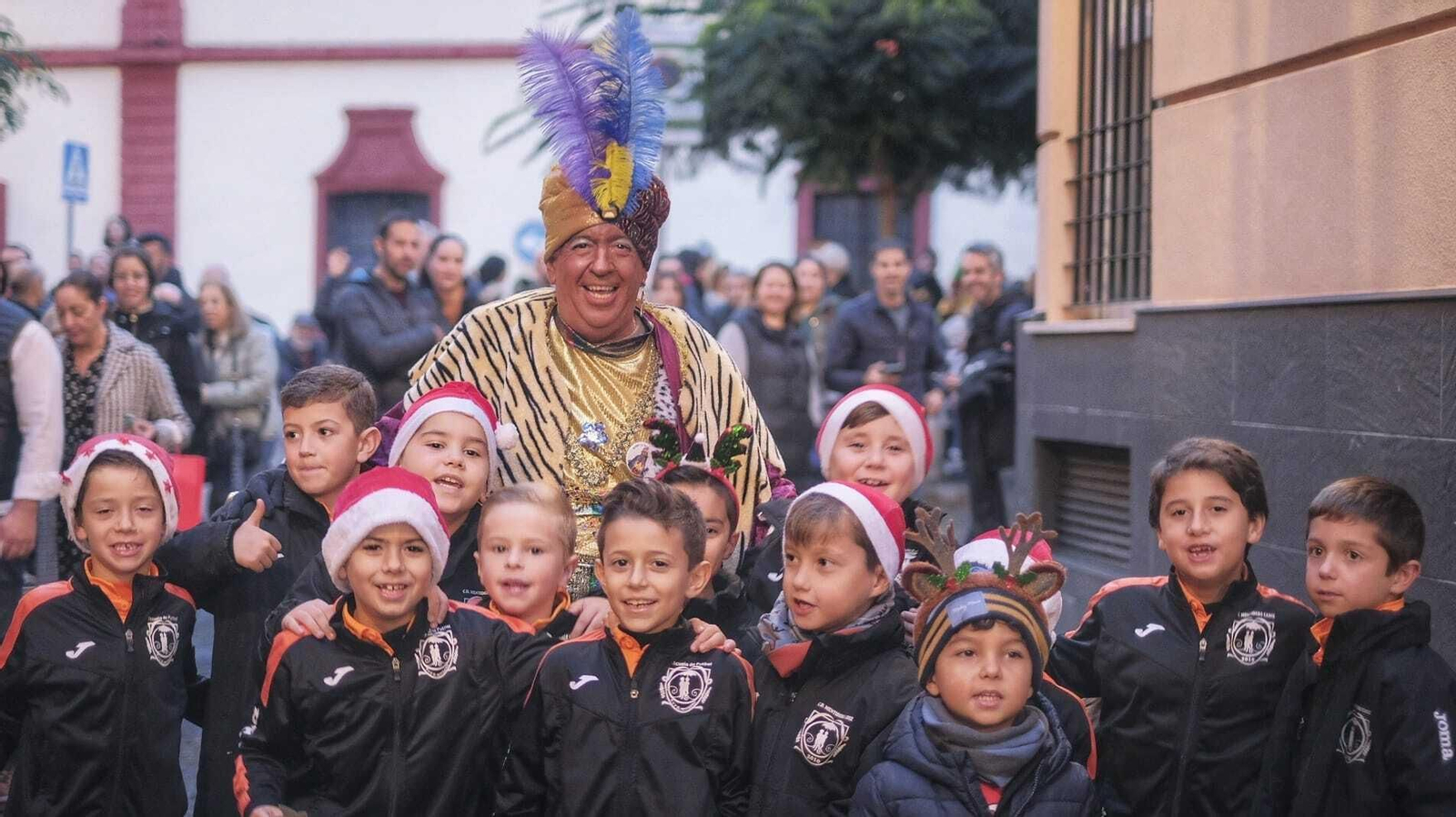 La cabalgata de los Reyes Magos recorre el Mentidero