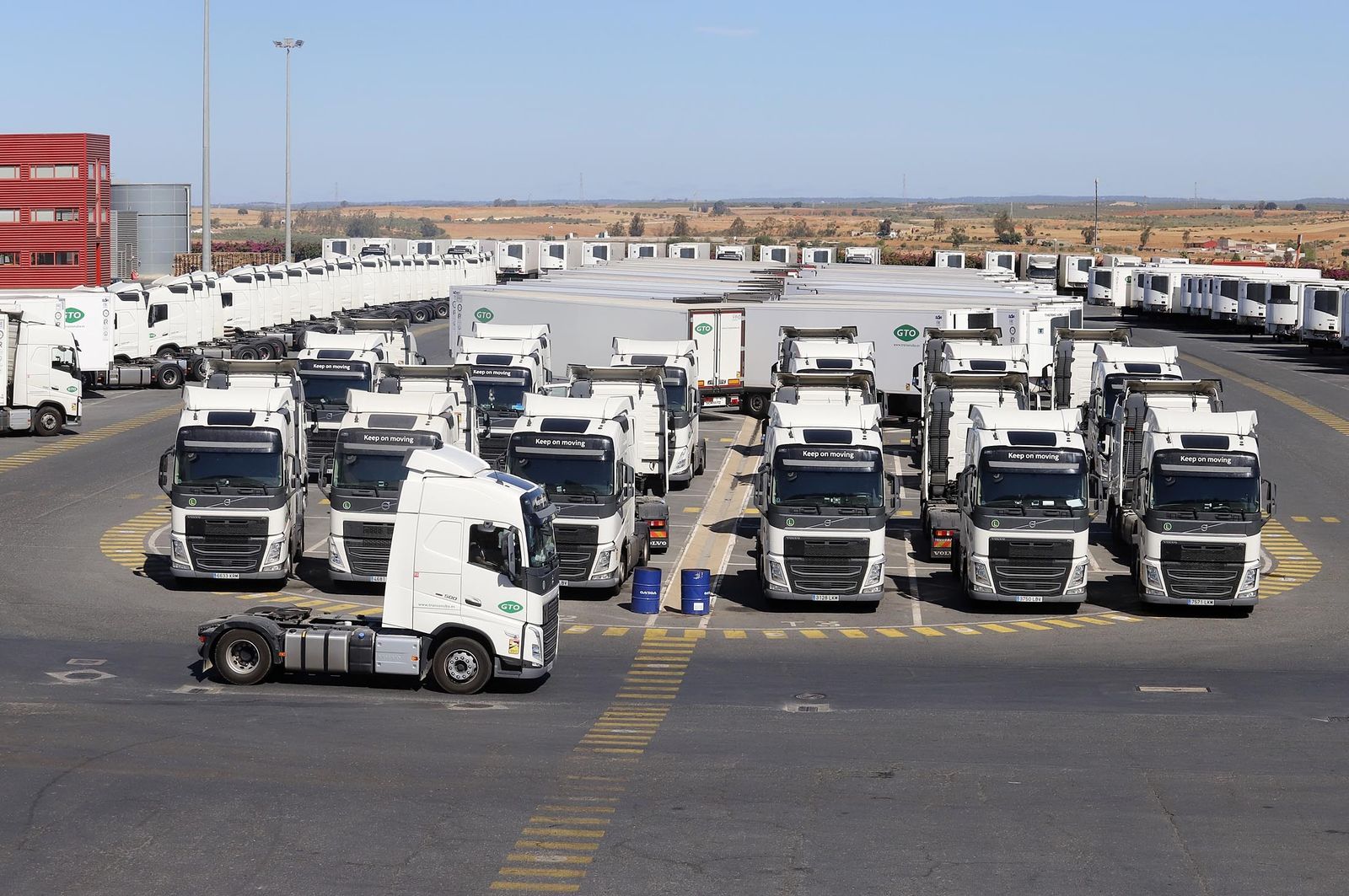Imágenes de la visita de la consejera Marifrán Carazo a la empresa GTO en Niebla